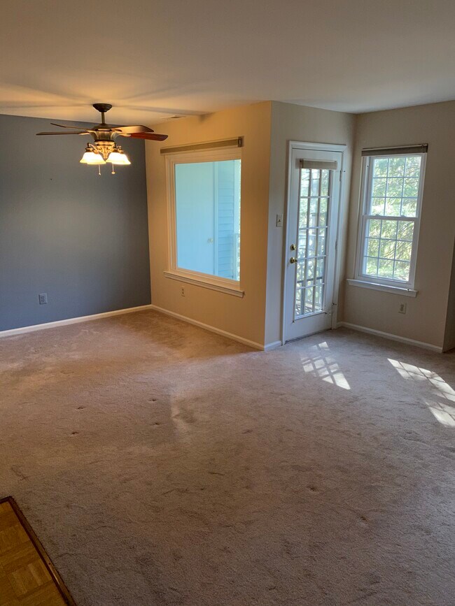 Building Photo - 104 Diamond Dr