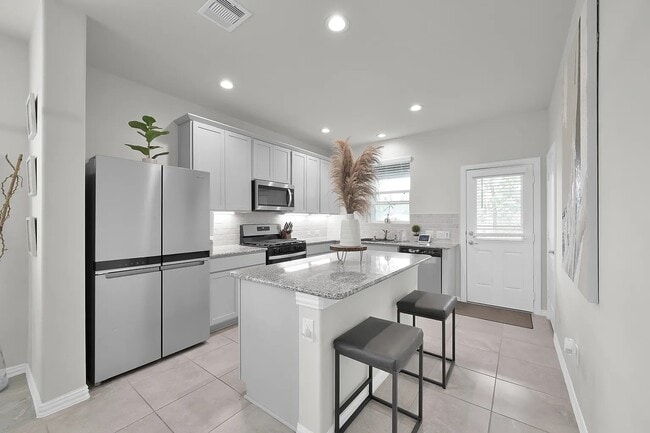 Foto del edificio - 40558 Berylline Ln.