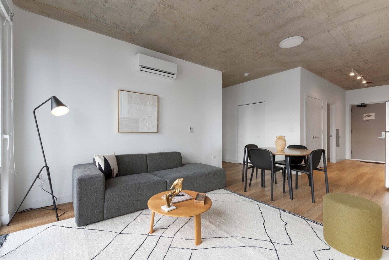 Foto principal - 851 W Blackhawk St