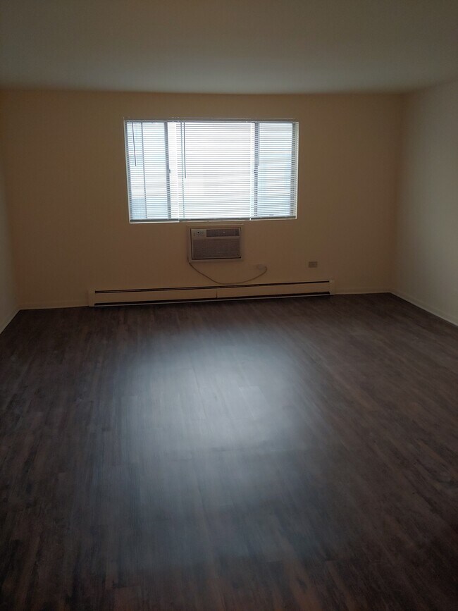 Foto del edificio - 7433 Randolph St