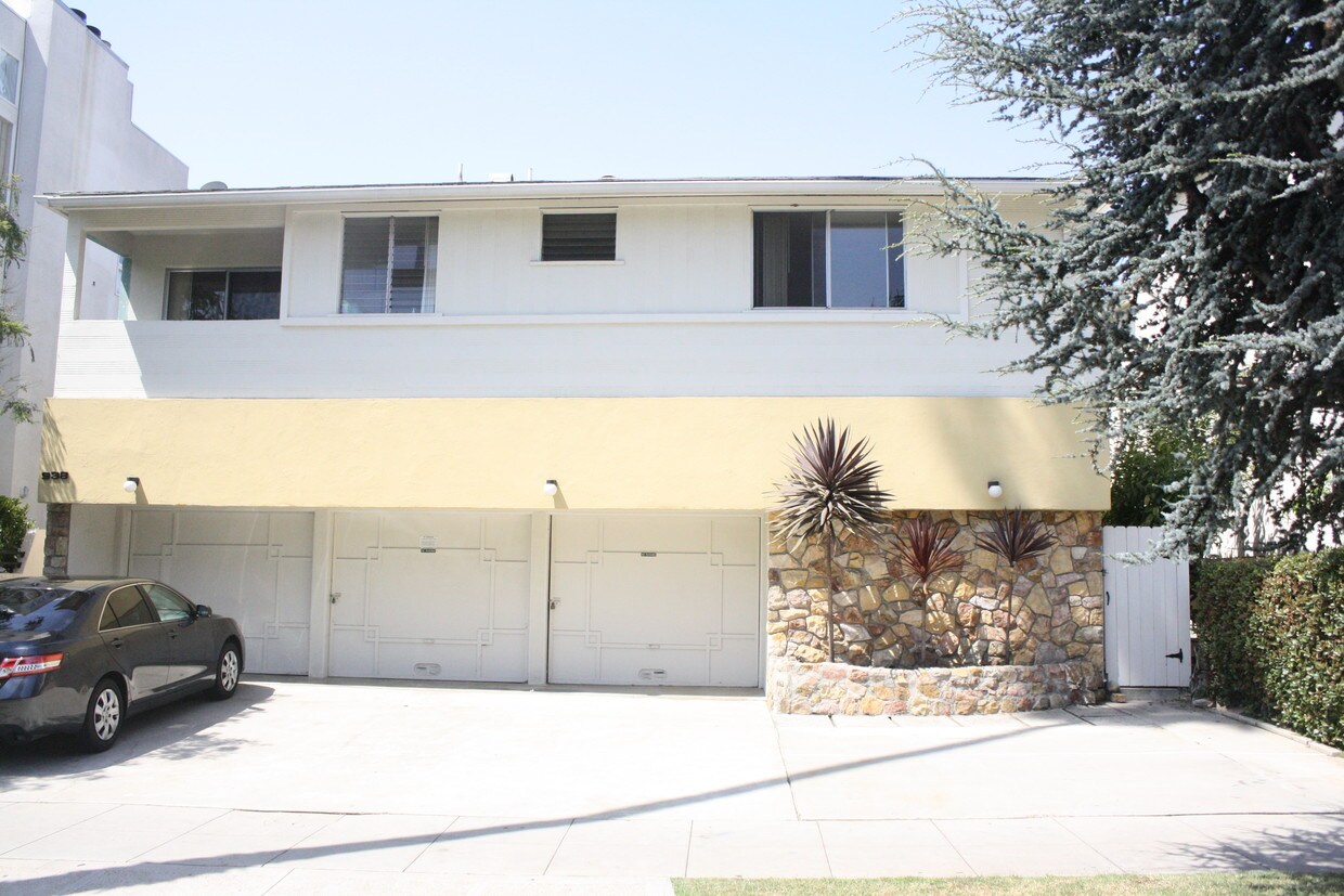 Front of the building - 938 9th St