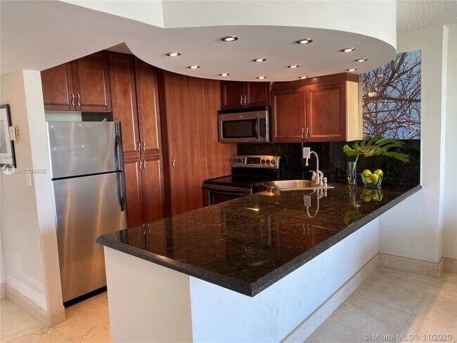 Building Photo - 345 Ocean Dr