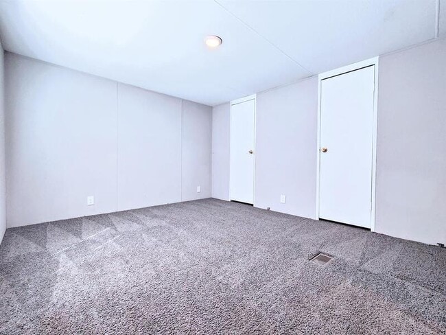 Building Photo - 212 Sunshine Dr