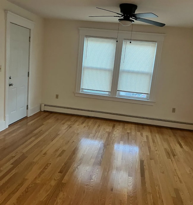 Building Photo - Freshly painted apartment ready for move-in.