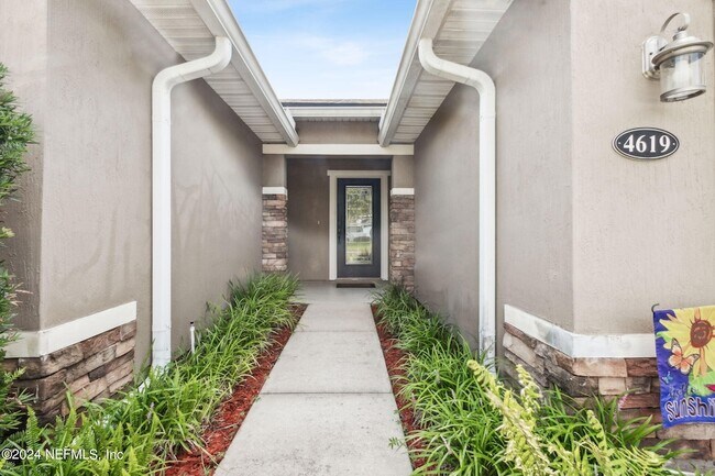Building Photo - 4619 Pine Lake Dr
