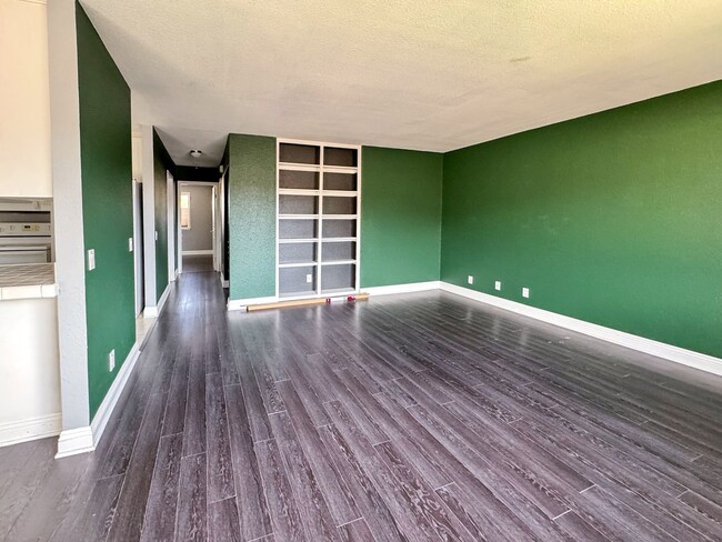 Building Photo - 2 Bedroom, 2 Bath Upstairs Condo in El Cajon