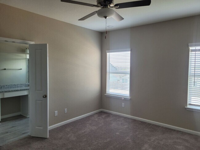 Building Photo - Brand New Townhome 3/2.5 I-10/1604
