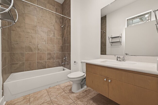 Foto del edificio - 724 Ruthven St