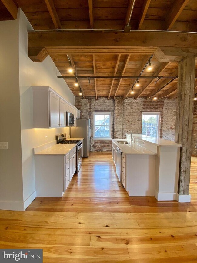 Building Photo - 401 Princess Anne St