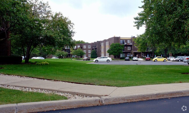 Building Photo - 1425-1575 Sandpebble Dr