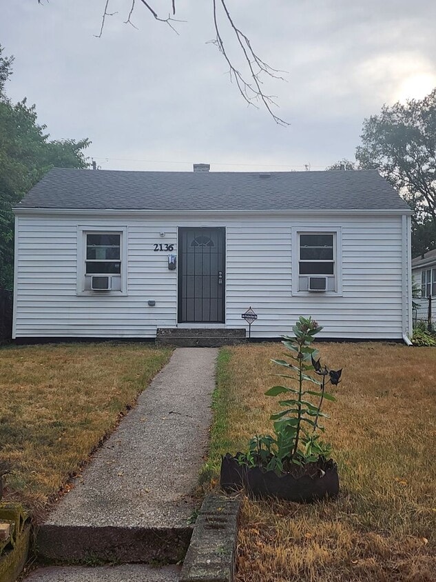 Primary Photo - 2 Bedroom Ranch w/ Garage