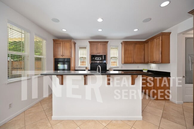 Foto del edificio - 2469 Kinsella Way