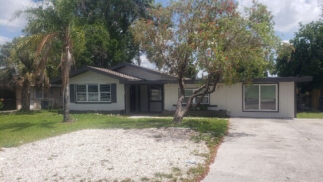 Building Photo - Main House (Triplex)