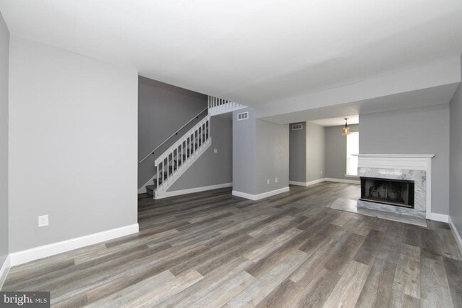 Building Photo - 131 Crossing Way