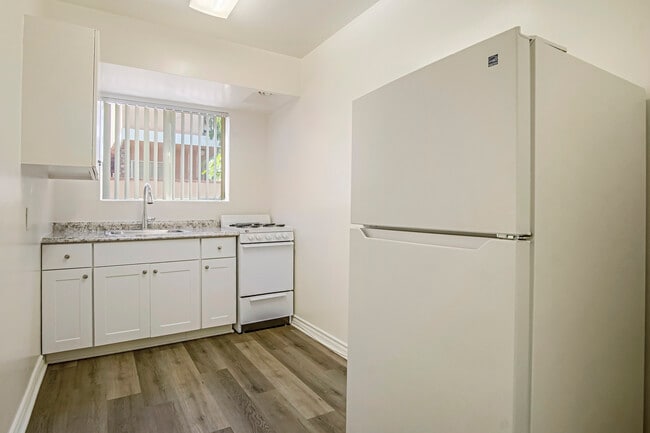 Building Photo - Acacia Courtyard