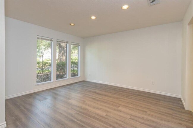 Building Photo - 4011 Flint Creek Dr