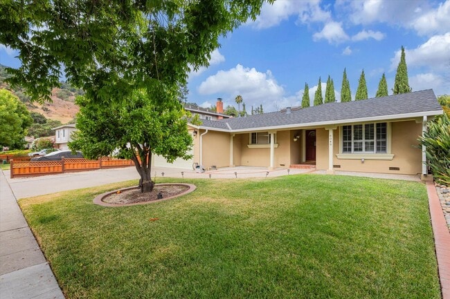 Building Photo - Updated Home with Air Conditioning!!!