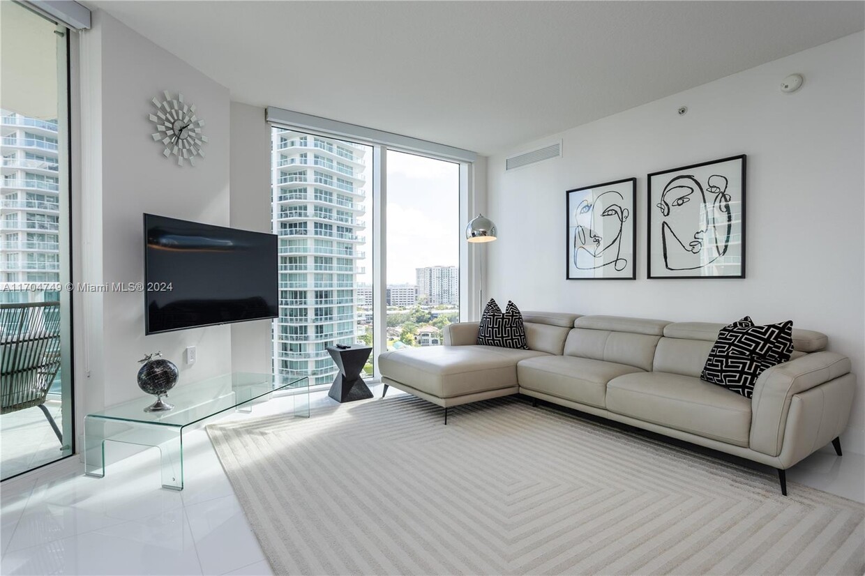 Foto principal - 200 Sunny Isles Blvd