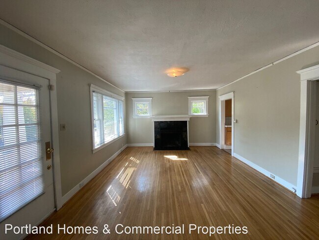 Building Photo - 2 br, 1 bath House - 3603 NE Stanton Street