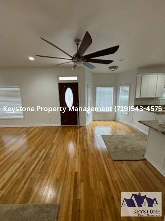 Building Photo - Remodeled to Perfection! 2 Bedroom/2 Bathr...