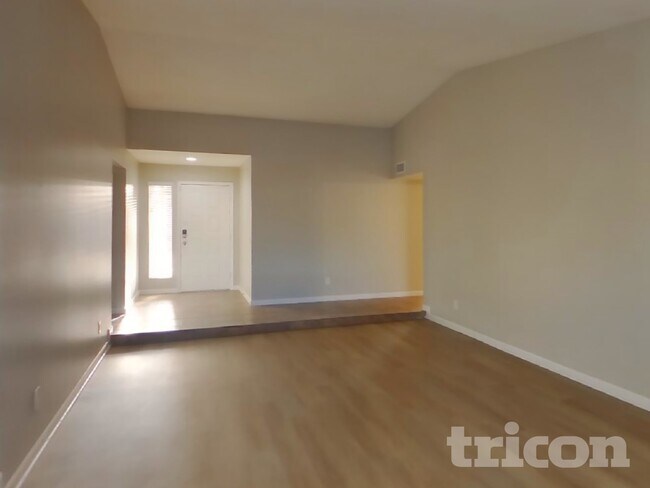 Foto del edificio - 10044 W Highland Ave