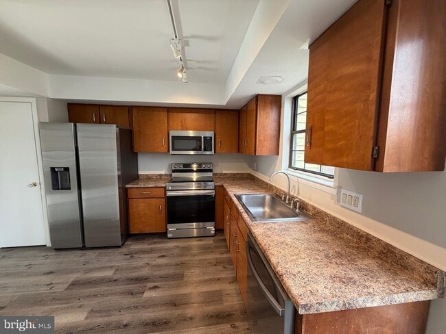 Foto del edificio - 120 Redwood Dr