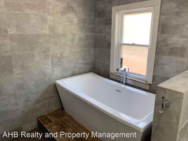 Foto del edificio - 2 br, 2 bath House - 422 Alamance Rd.