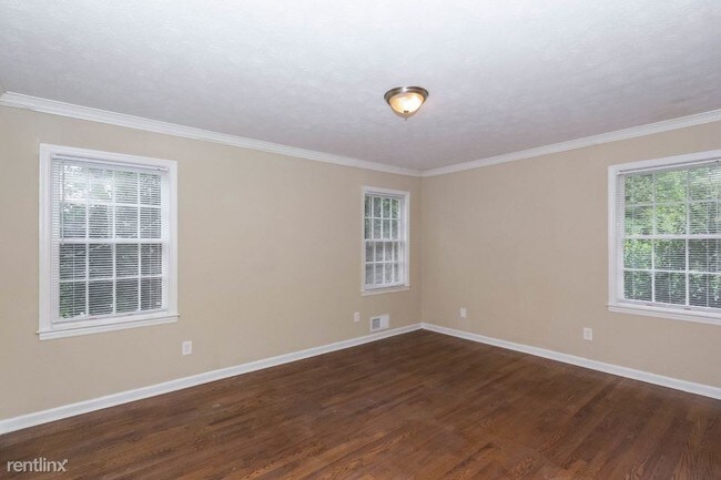 Building Photo - 6905 Oak Leaf Dr