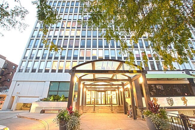 Foto del edificio - 444 W Fullerton Pkwy