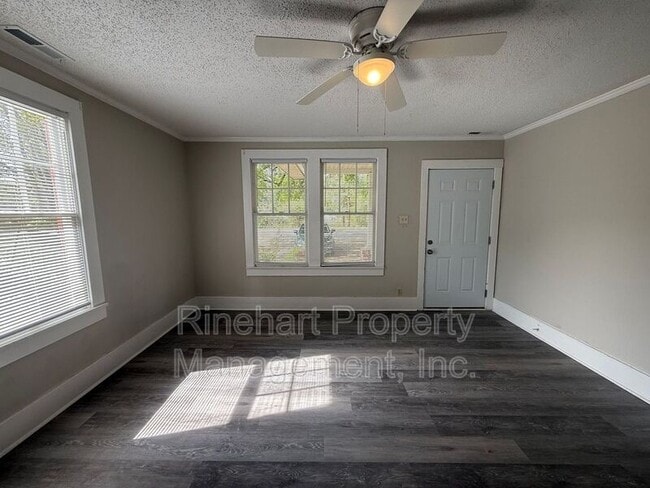 Building Photo - 216 Meade St