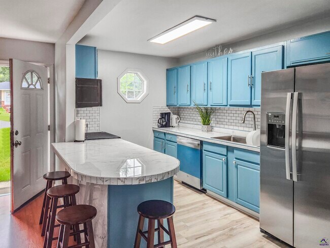 Foto del edificio - 106 Kingsbury Cir