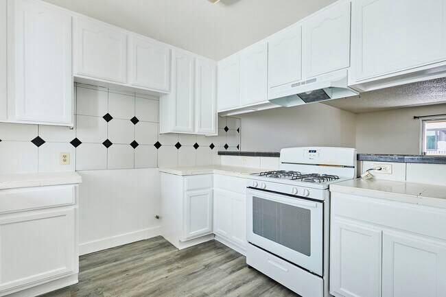 Foto del edificio - 744 Rose Ave