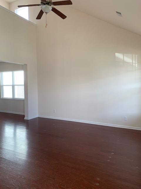 Foto del edificio - 1182 Bethpage Dr