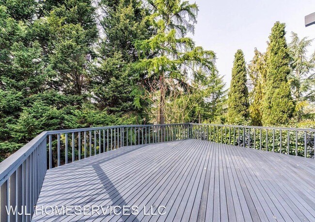 Foto del edificio - 5 br, 3 bath House - 2201 86th ave ne