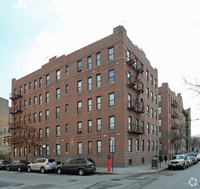 Building Photo - 385 E Mosholu