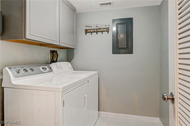 Foto del edificio - 1351 Curlew Ave