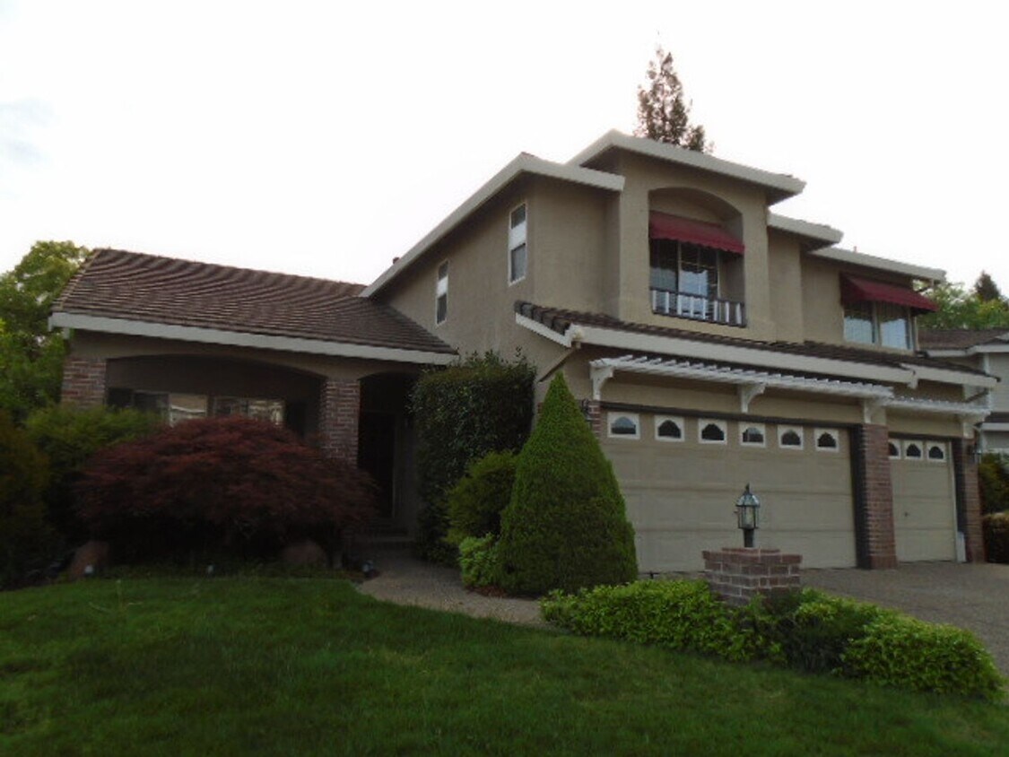 Foto principal - NICE TWO STORY, 3 BEDROOM, 3 FULL BATHROOM...