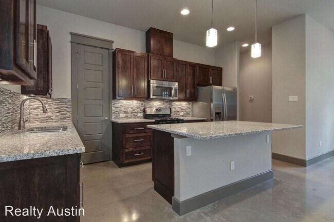 6 br, 3 bath House - 923 East 37th Street - 4