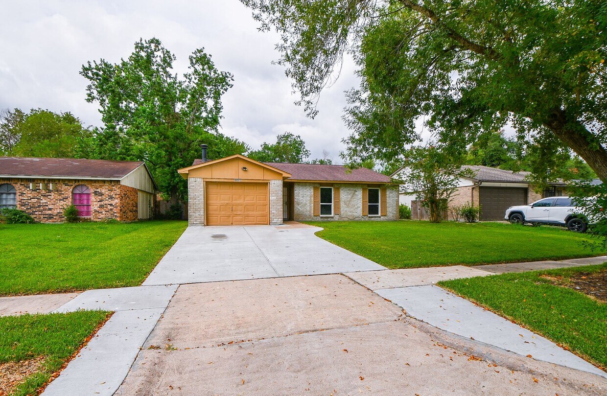 Primary Photo - Charming 3 bedroom home for rent !