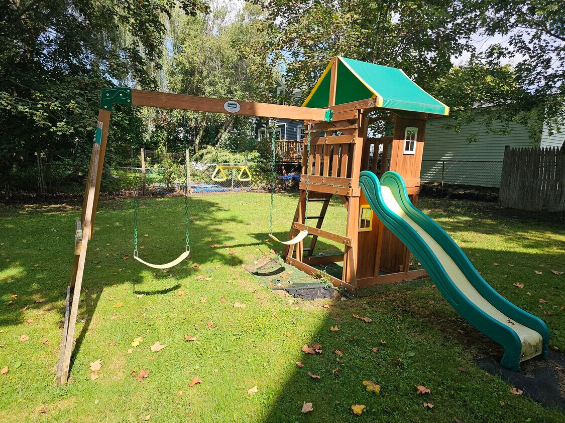 Building Photo - 114 Hempstead St