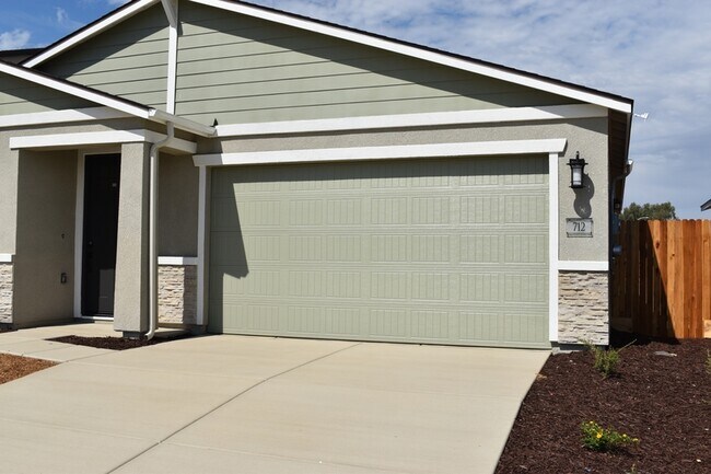 Building Photo - 712 Stephanie Dr