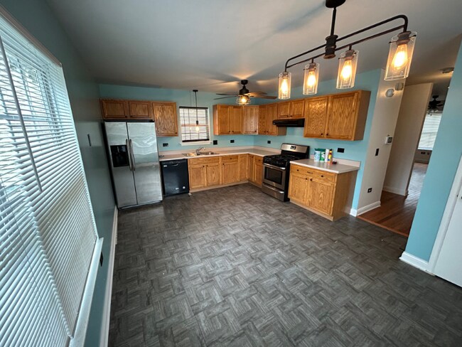 Building Photo - 4503 S Hermitage Ave