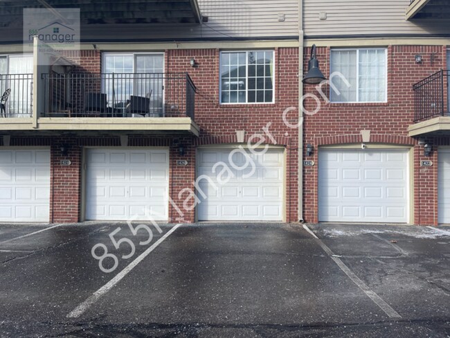 Building Photo - Spacious 3 Bedroom Condo with Open Floor P...