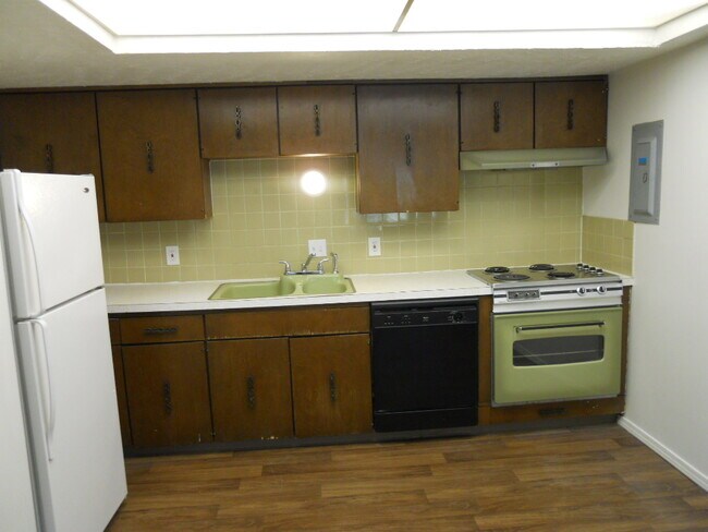Building Photo - 2021 W 27th St