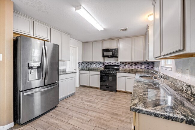 Foto del edificio - 12747 Highmanor Dr