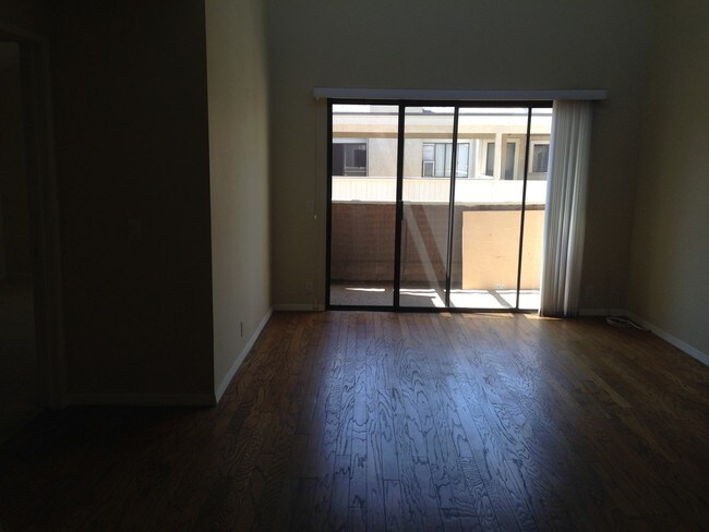 Foto del edificio - 2343 E 17th St