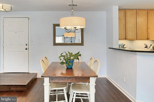 Foto del edificio - 1100 Quaker Hill Dr