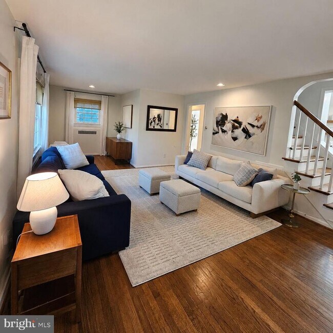 Foto del edificio - 3304 Circle Hill Rd