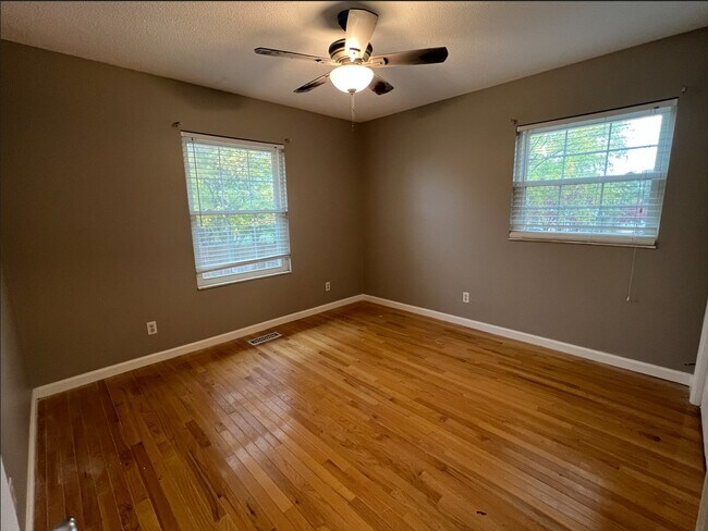 Foto del edificio - 2805 Big Bend Dr