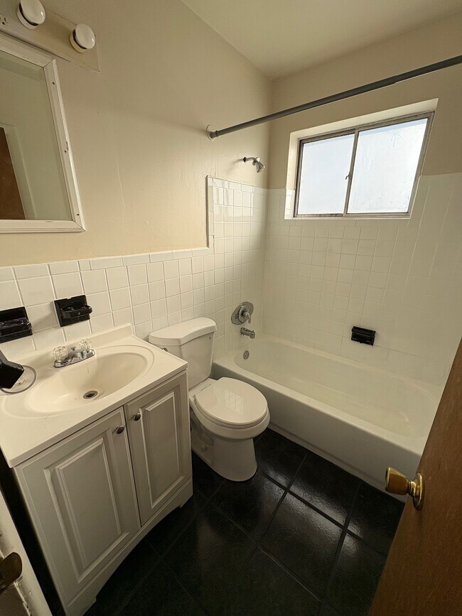 Foto del edificio - 9111 Northcrest Ln